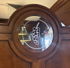 Sandblasted glass grape motif roundel, The Sugar Loaf pub, Market Harborough