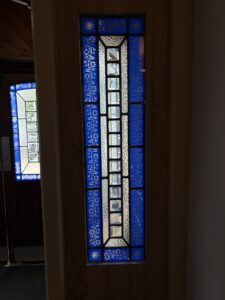 Tall leaded side panel with a bevelled strip and blue floral border